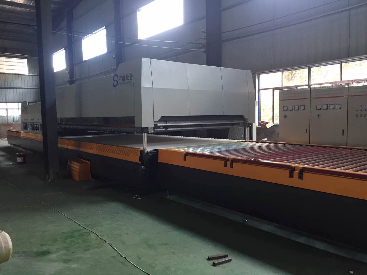 玻璃（lí）鋼化爐